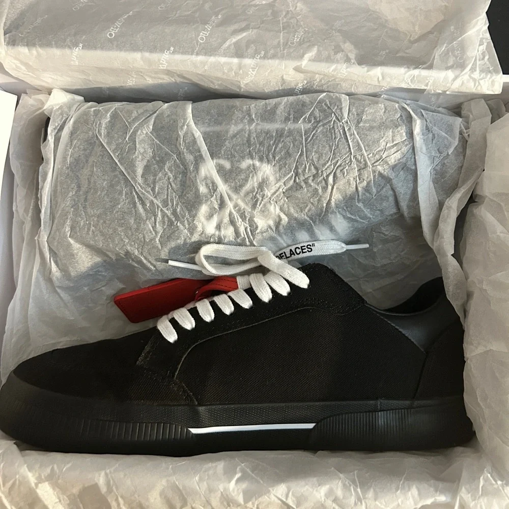 Off-White - Picture 3 of 9